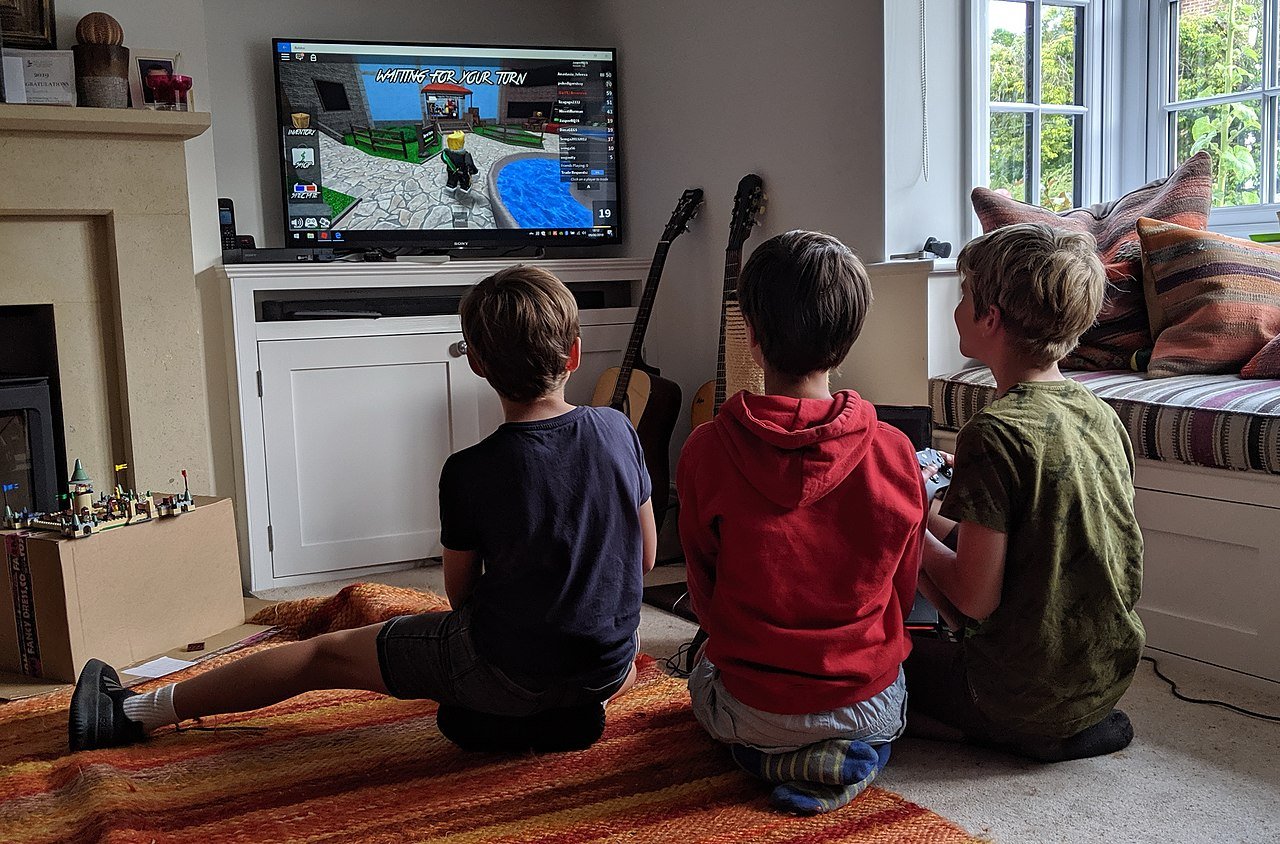 Kids playing Roblox